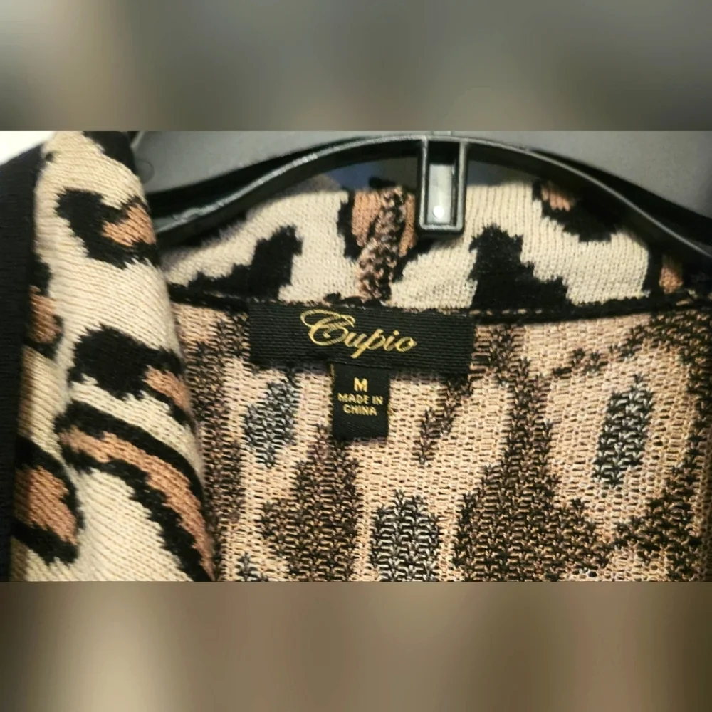 Cupio animal print cardigan sweater Size Medium EUC - Picture 3 of 4